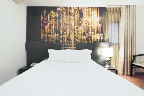 A & Em - The Petit Hotel
