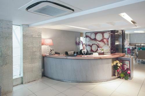 A & Em - The Petit Hotel