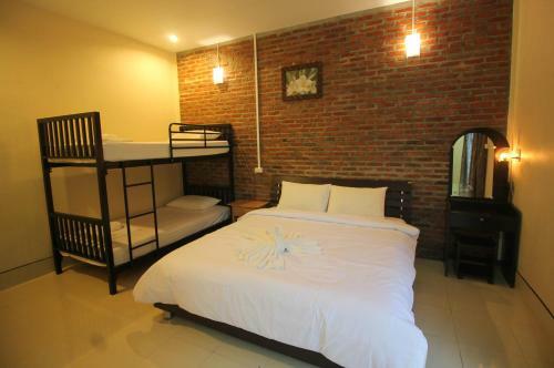 Koh Jum Hostel