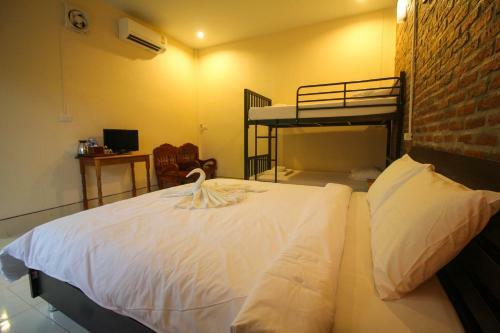 Koh Jum Hostel