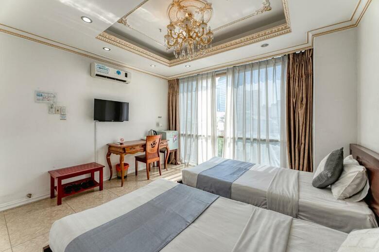 Happy Land Hotel