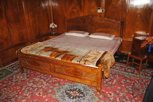 House Boat New Chez Henry