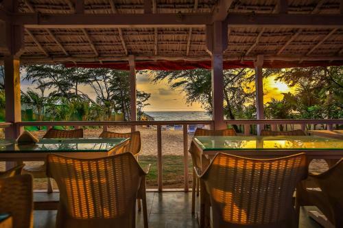 Shining Sand Beach Hotel