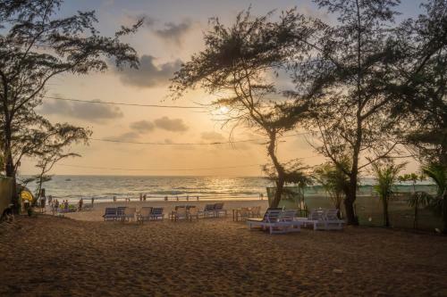 Shining Sand Beach Hotel