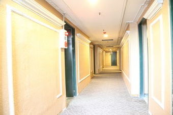 Universal Royal Hotel