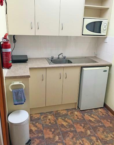Lake Albert Motel