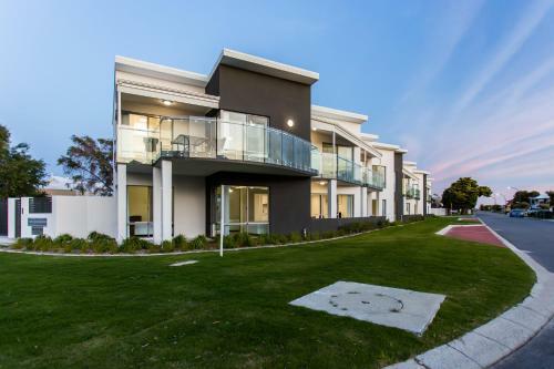 Reflections By Rockingham Apartments