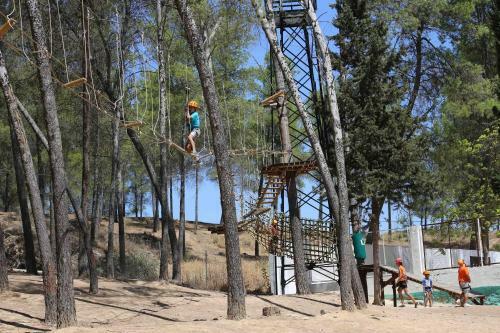 Centro De Ocio Al�a Bungalows Camping Rafting Benamej�