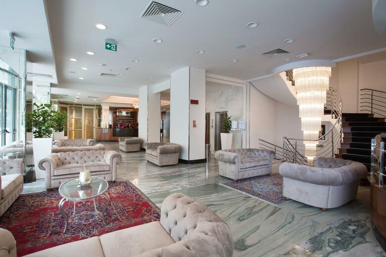 Continental E Dei Congressi Hotel