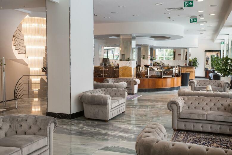 Continental E Dei Congressi Hotel