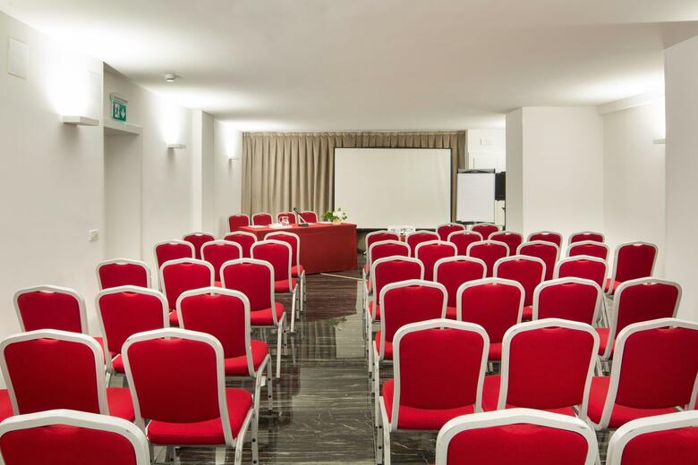 Continental E Dei Congressi Hotel
