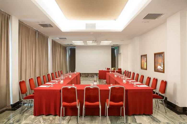 Continental E Dei Congressi Hotel