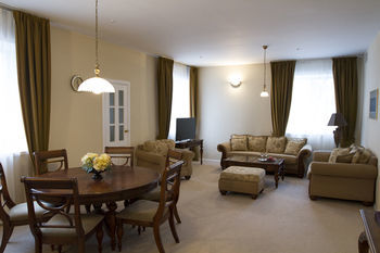 Sarunas Hotel