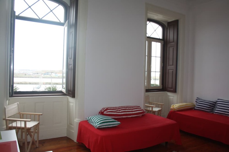 Hostel 402