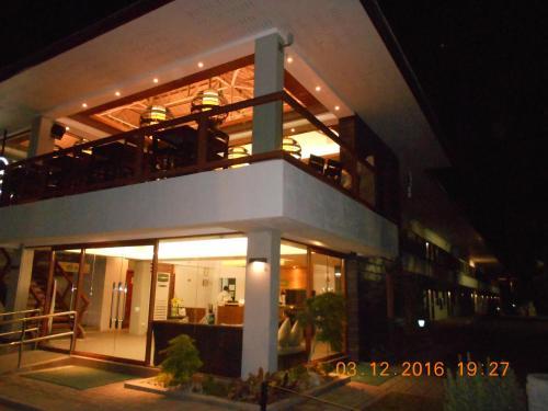London Beach Resort And Hotel