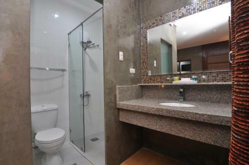 717 Cesar Place Hotel