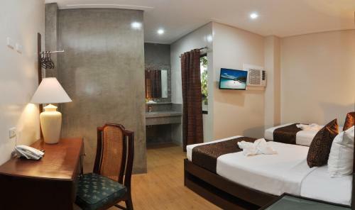 717 Cesar Place Hotel