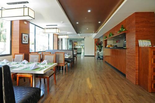 717 Cesar Place Hotel