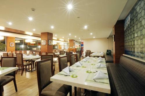 717 Cesar Place Hotel