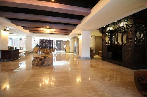 Lan Kwai Fong Garden Hotel