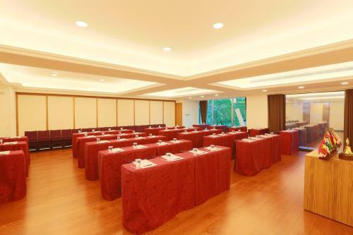 Happiness Inn Hotel