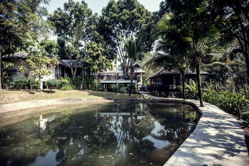 Hostal Bura Phat Resort