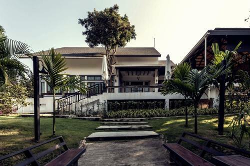 Hostal Bura Phat Resort