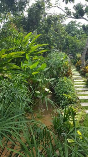 Hostal Bura Phat Resort