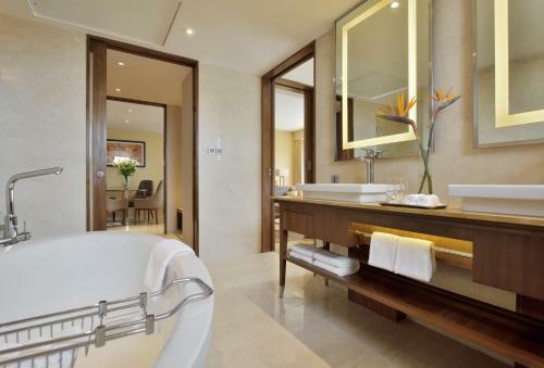 Hotel Courtyard By Marriott Raipur
