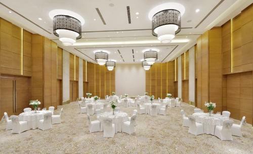 Hotel Courtyard By Marriott Raipur