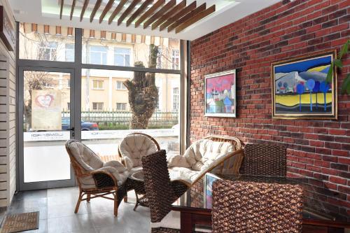 Lombardi Apartment House
