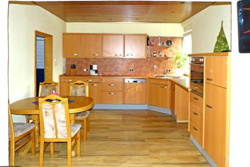 Messe-zimmer Tus-treff