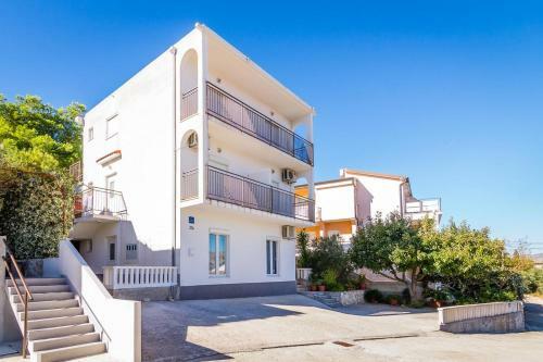 Apartment Arbanija 7543a