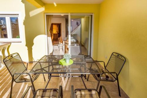 Four-bedroom Holiday Home In Dramalj I