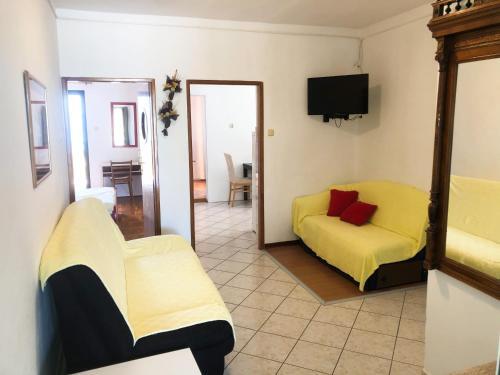 Apartments Damir 2838