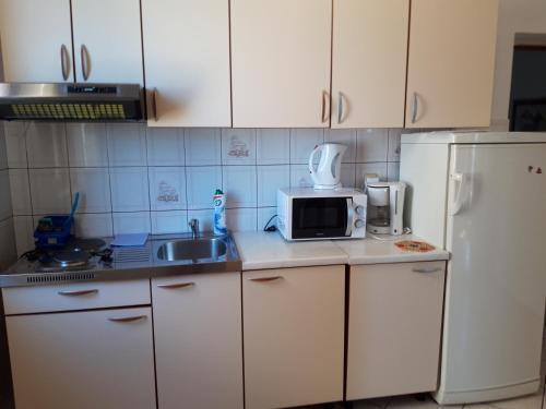 Apartments Damir 2838