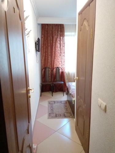 Hostal Rooms On Akademika Lavrentyeva 8