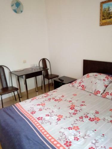 Hostal Rooms On Akademika Lavrentyeva 8