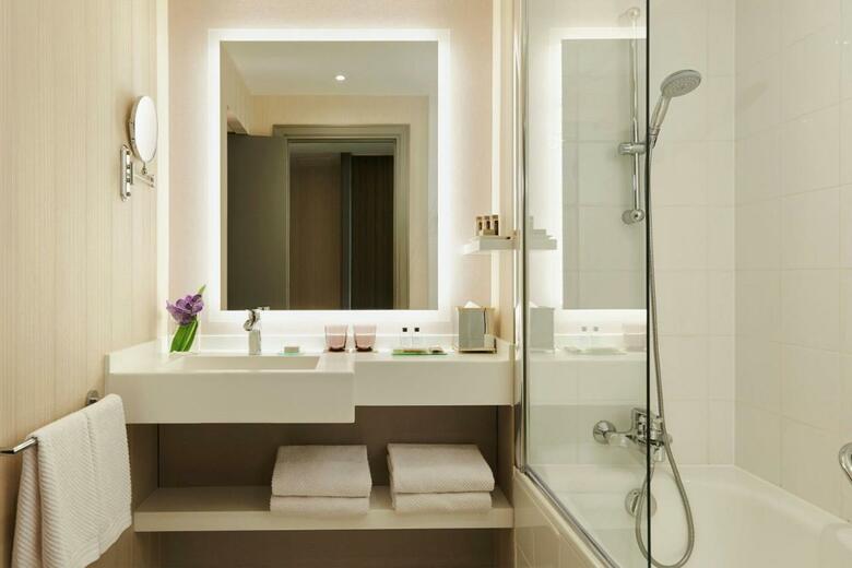 Renaissance Paris La Defense Hotel, A Marriott Luxury & Lifestyle Hotel