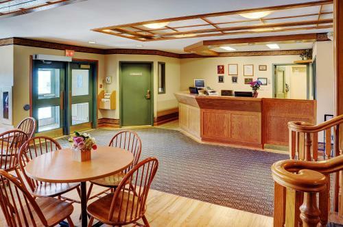 Posada Lakeview Inn & Suites Brandon