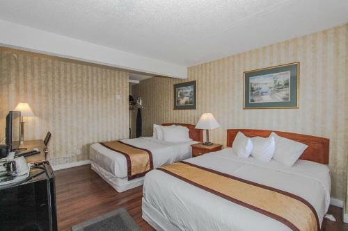 Motel Canadas Best Value Inn Chinook Station