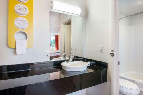 Hotel Motel 6 Connelly Springs