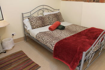 Hostal Hobart's Accommodation & Hostel