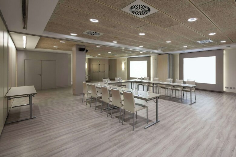 Hotel NH Pamplona Iru�a Park