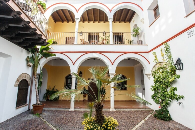 Apartamentos Turisticos  Los Patios De La Juderia