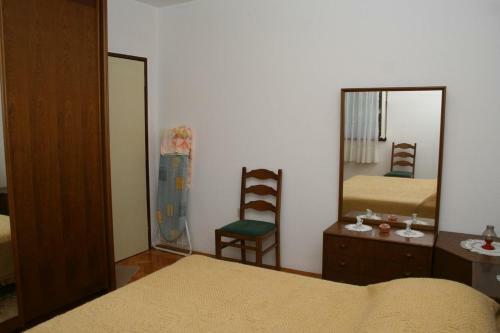Apartments With A Parking Space Mirca (brac) - 729