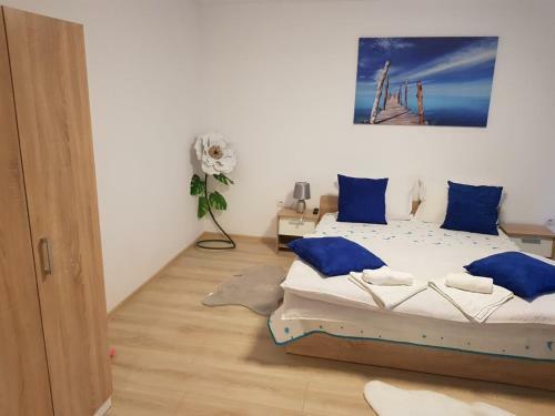 Georgiana Apartments