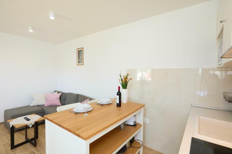 Residencia Guesthouse Anica