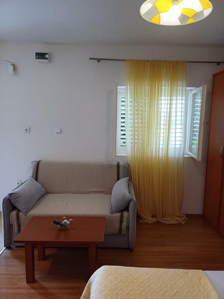 Residencia Guesthouse Anica