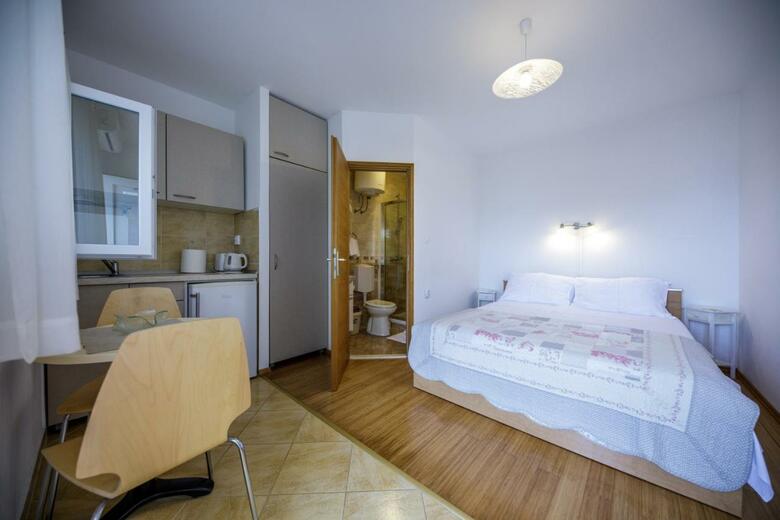 Residencia Guesthouse Anica